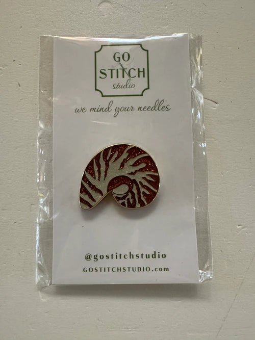 GGS-NM-010 - Nautilus Shell with Glitter Needlminder