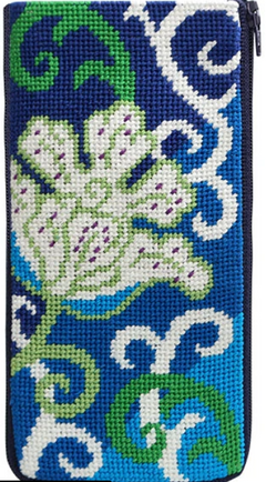 SZ484 White Tulip Stitch N' Zip Eyeglass Case