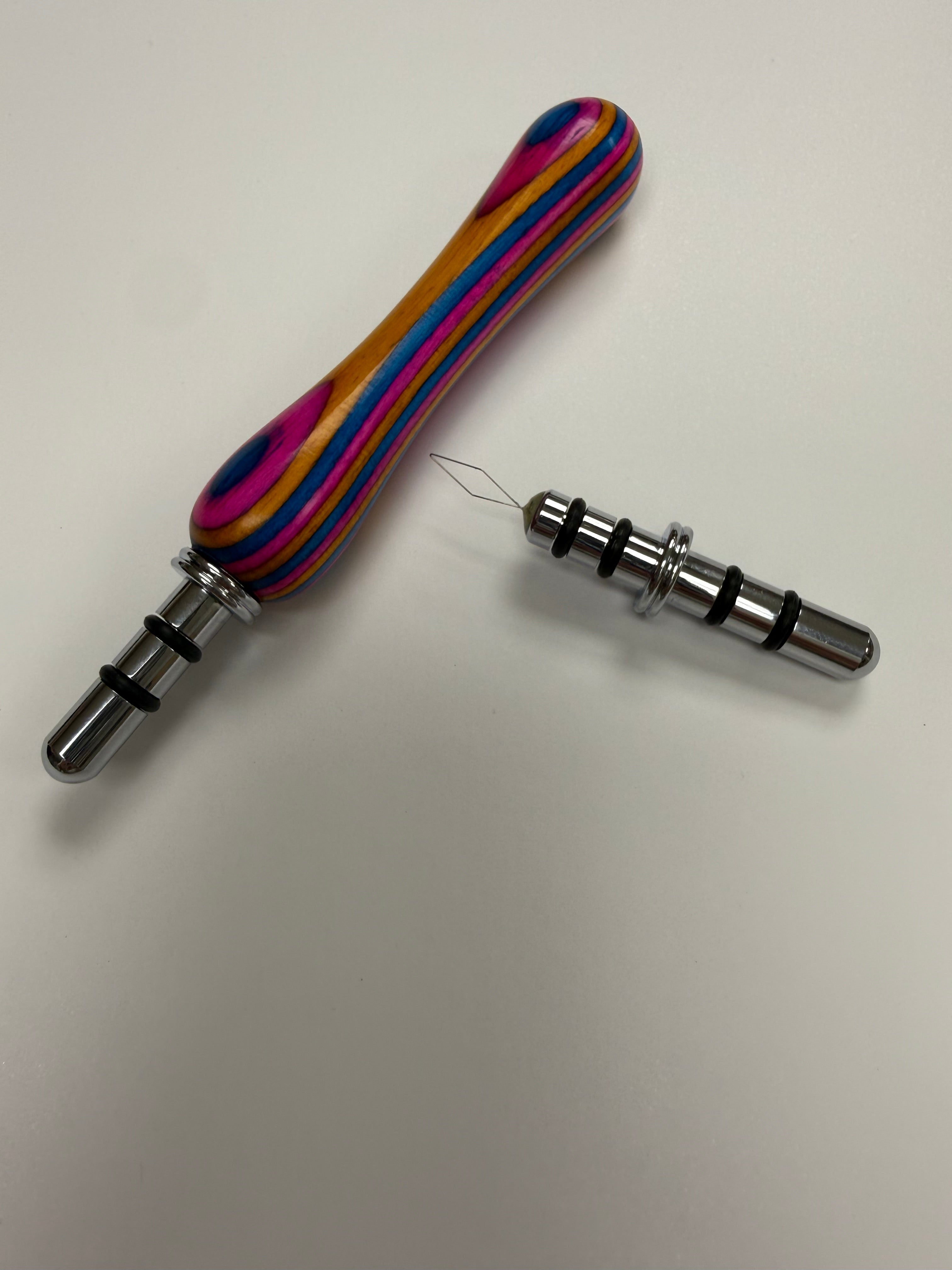 Double ended needle threader