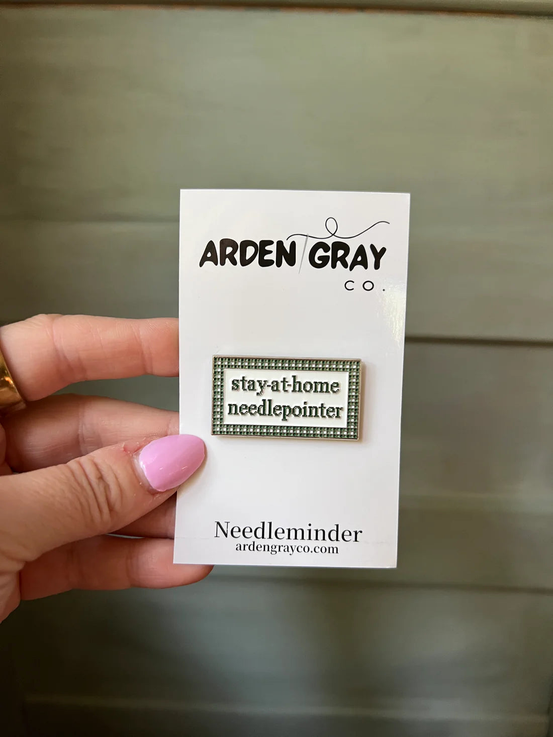 AGCSAHNNM Stay at Home Needlepointer Needleminder