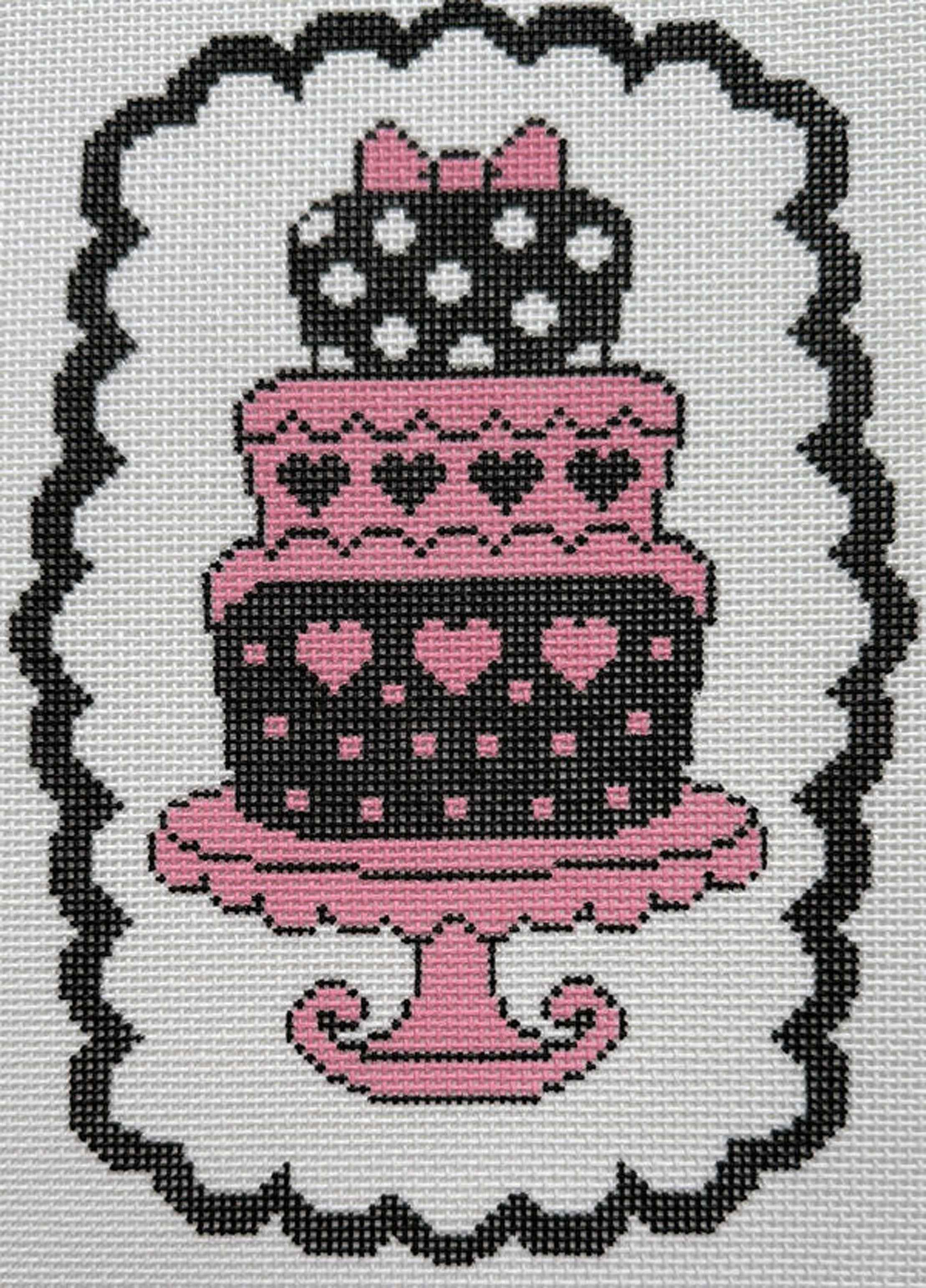 CAK-420_AED Blush Noir Cake
