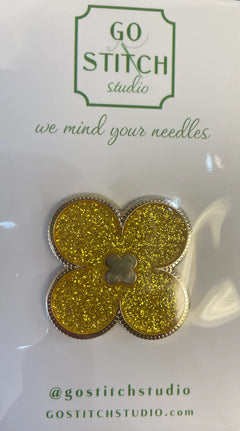 GGS-NM-005 - Gold Glitter Clover Needleminder