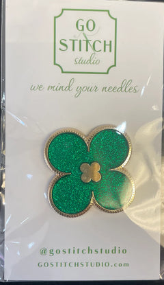 GGS-NM-49 - Green Glitter Clover Needleminder