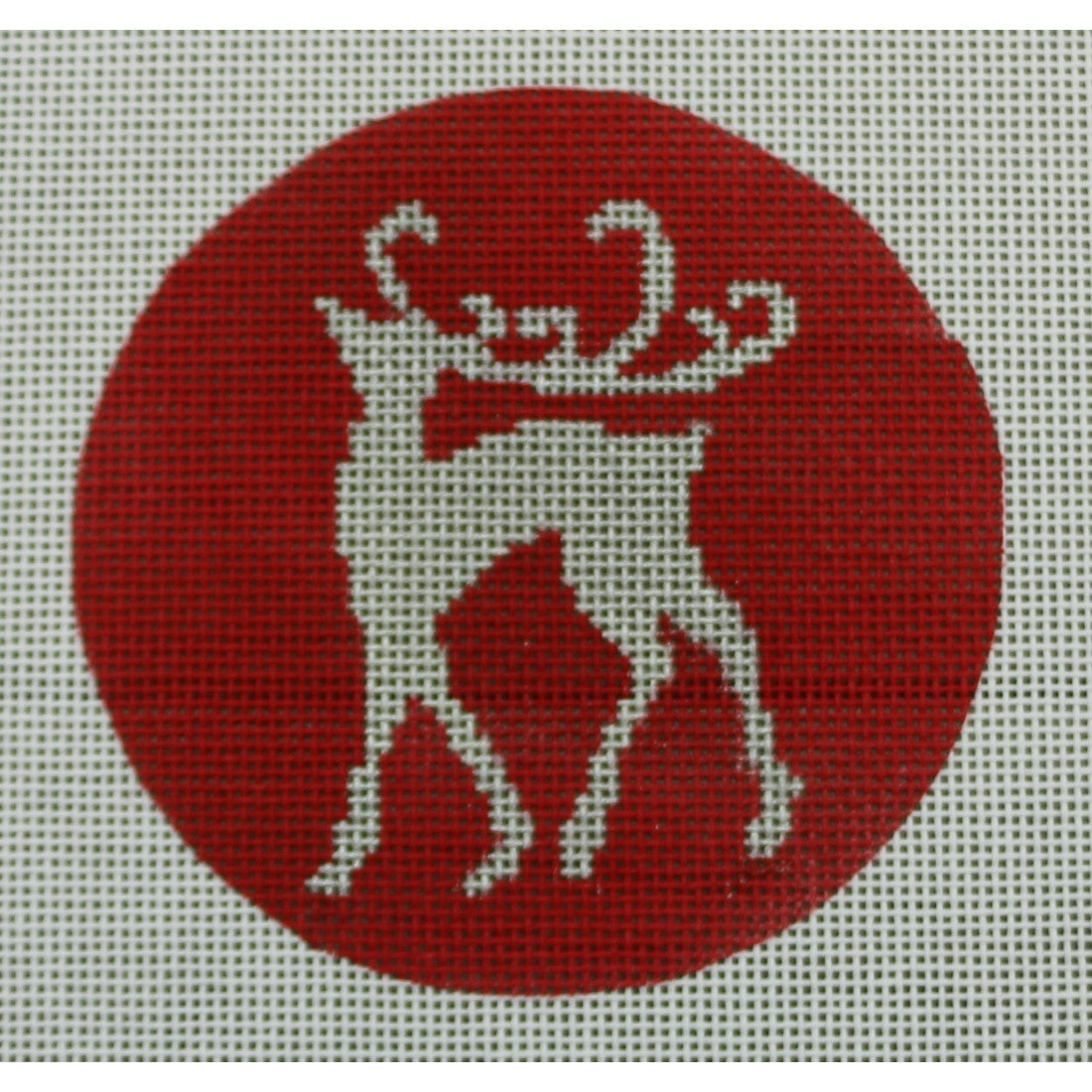 KKO118 Silver Reindeer on Red 3.75" round