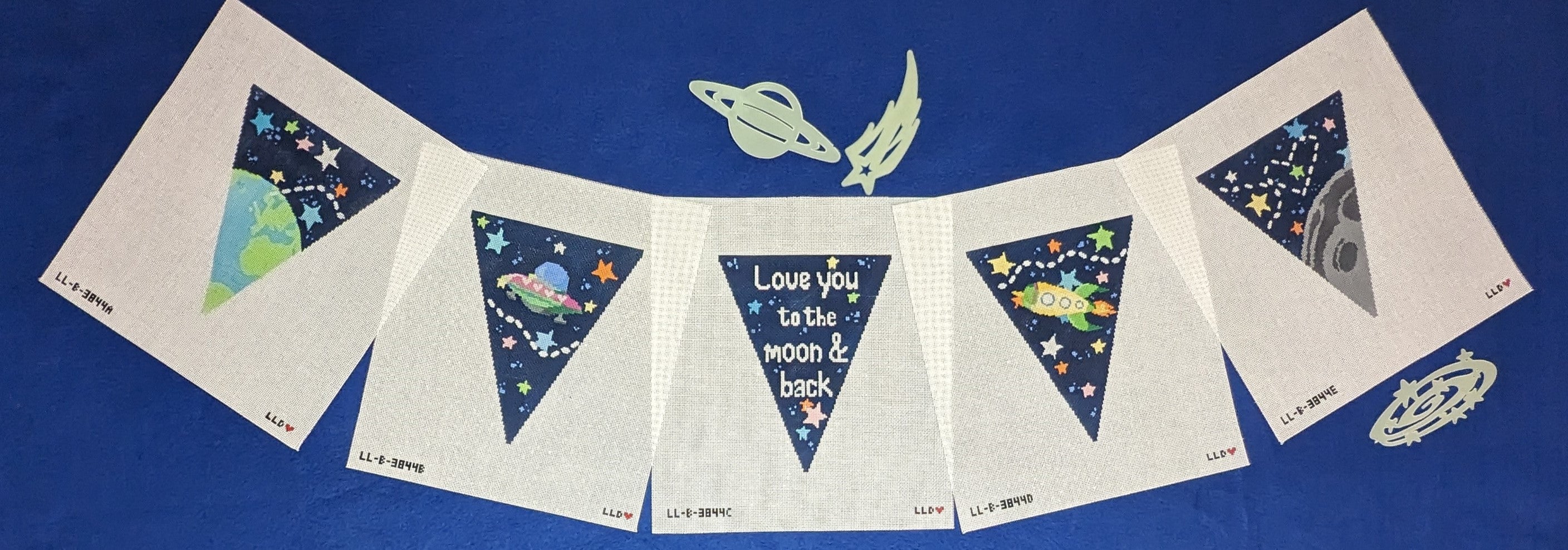LL-BUN-3844A MOON & BACK Garland w/Stitch Guide-- 5 Individual Canvases