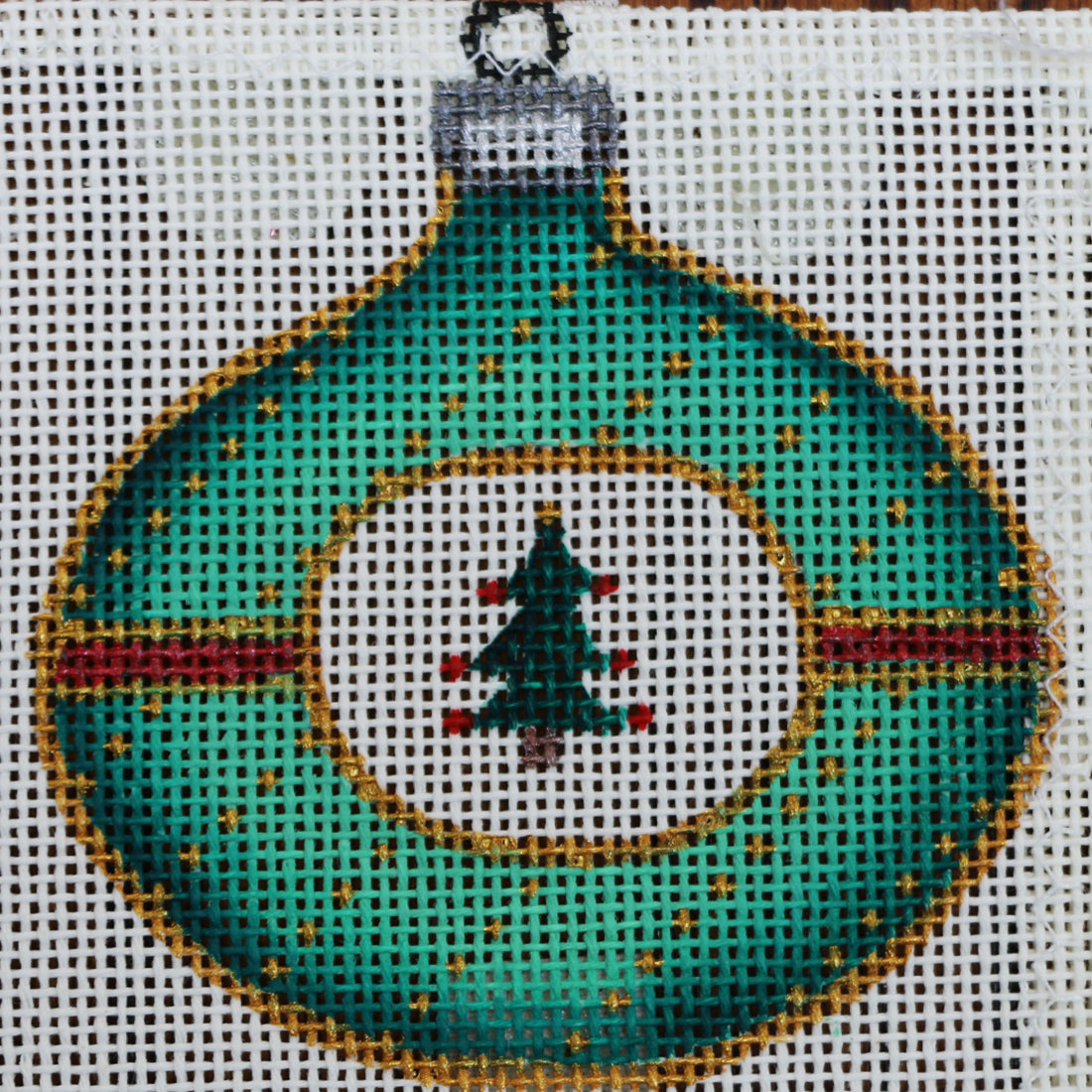 R195 Green Ornament w/Tree