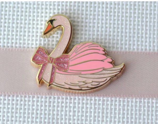 GGS-NM-011 - Pink Glitter Swan with Bow Needleminder