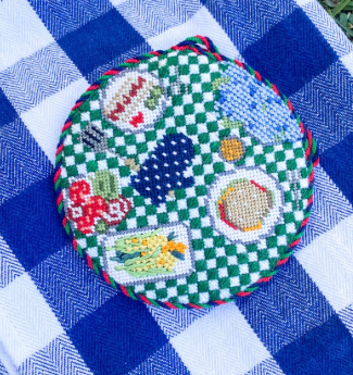 ss095 barbecue on green gingham with Stitch Guide