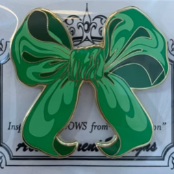 Large Green Bow needle minder by Accoutrement Designs