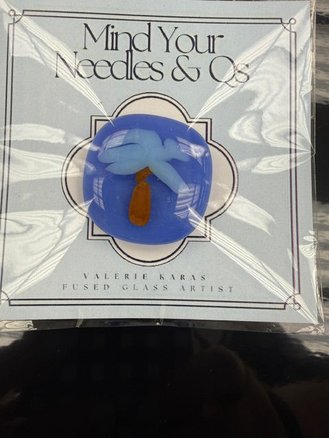 Needle minder- Palm  Mind Your Needles & Q's