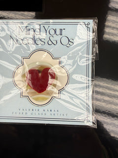 Needle minder- Heart  Mind Your Needles & Q's- Red striped glass