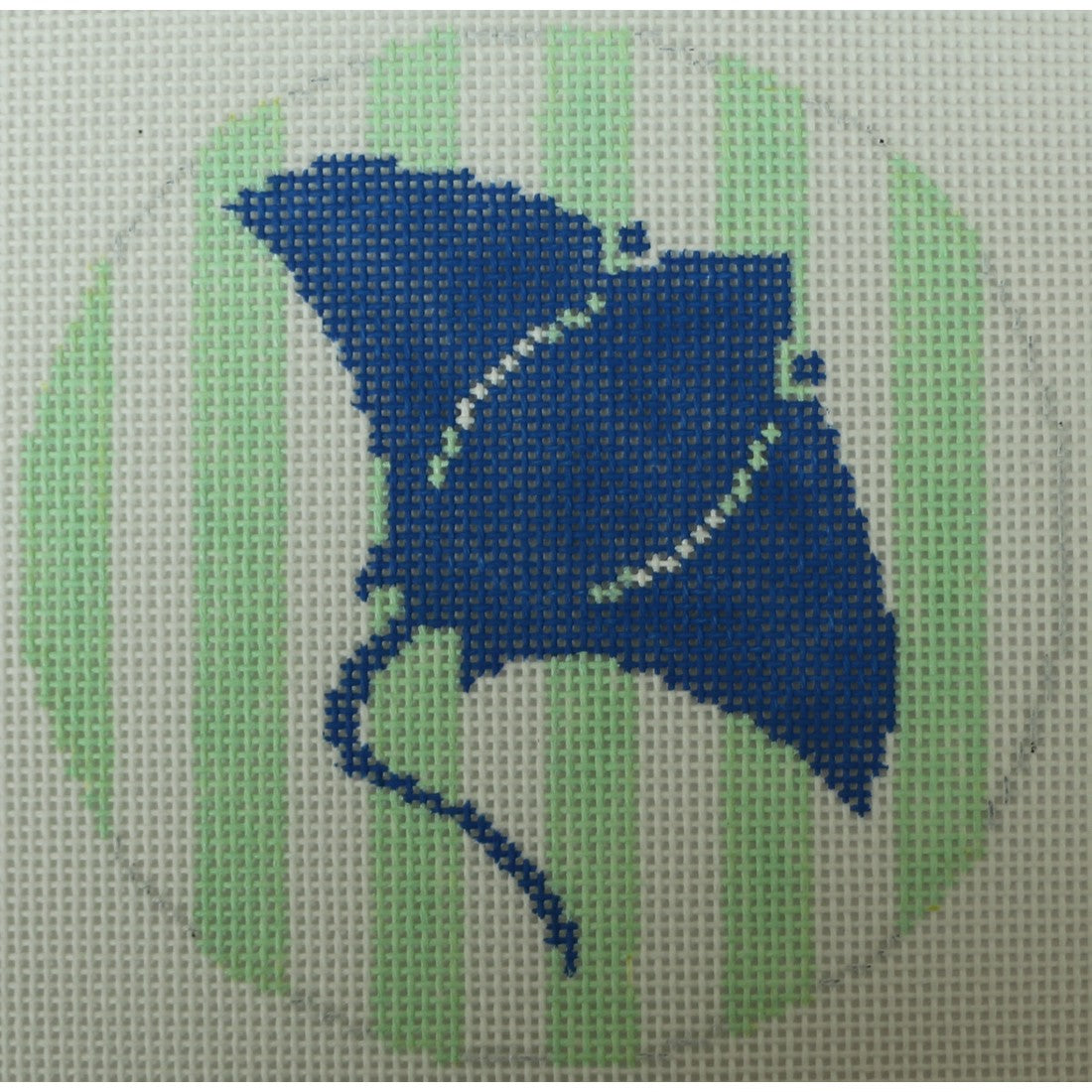 KKO256C sting ray on green stripes 4" round