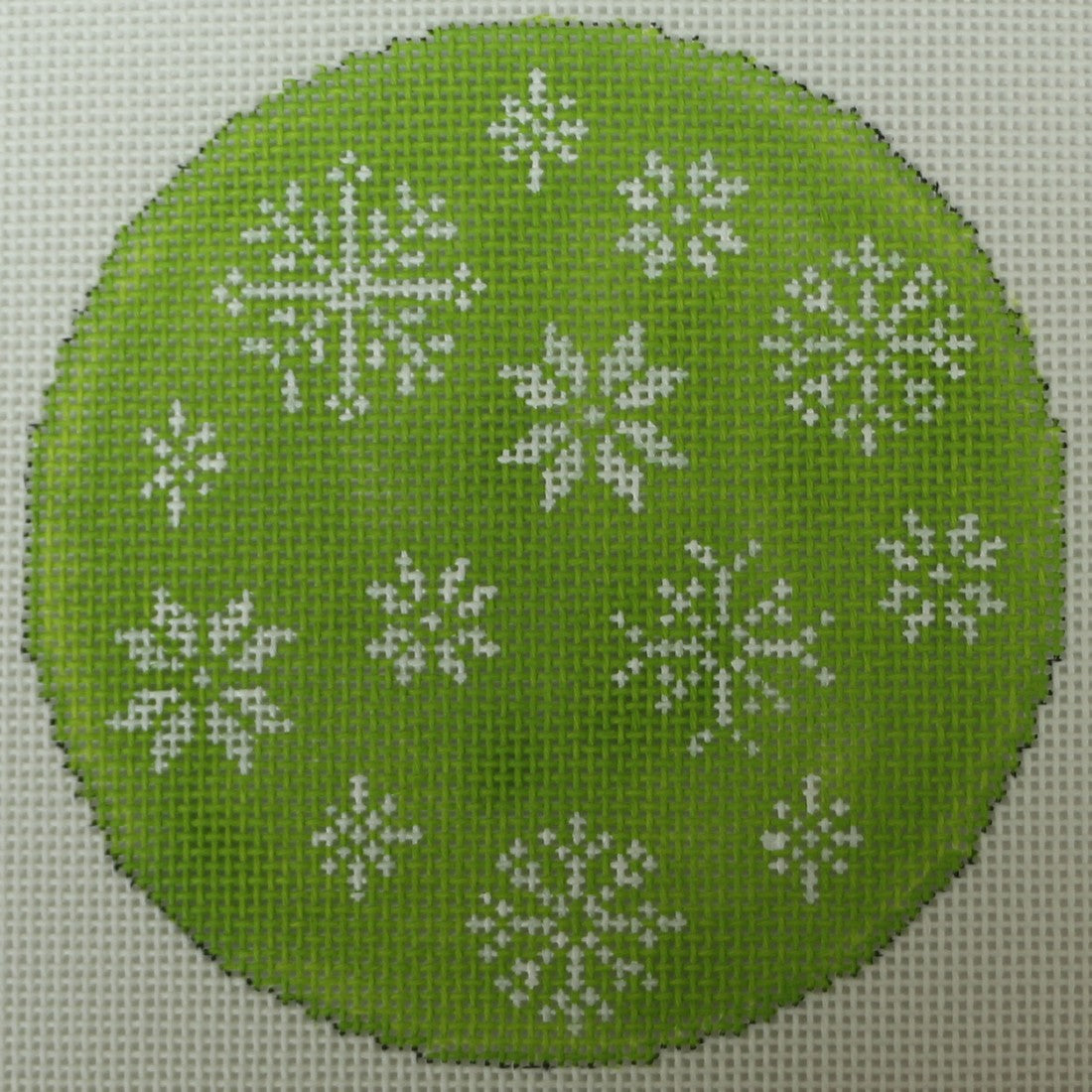 KKO259A snowflakes on lime 4 in 18